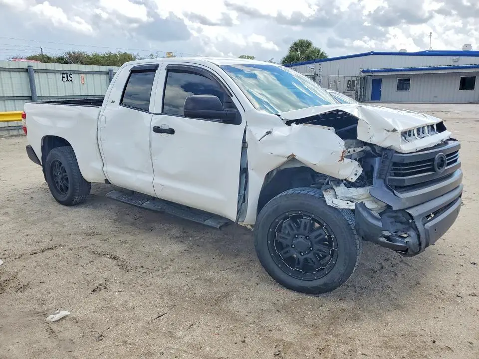 2017 TOYOTA TUNDRA SR  