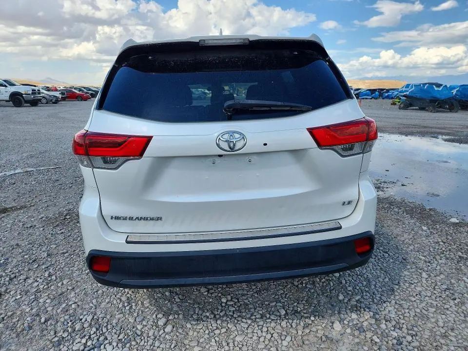 2017 TOYOTA HIGHLANDER LE PLUS  
