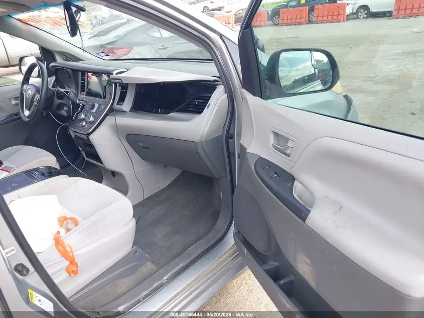 2017 TOYOTA SIENNA LE 8 PASSENGER