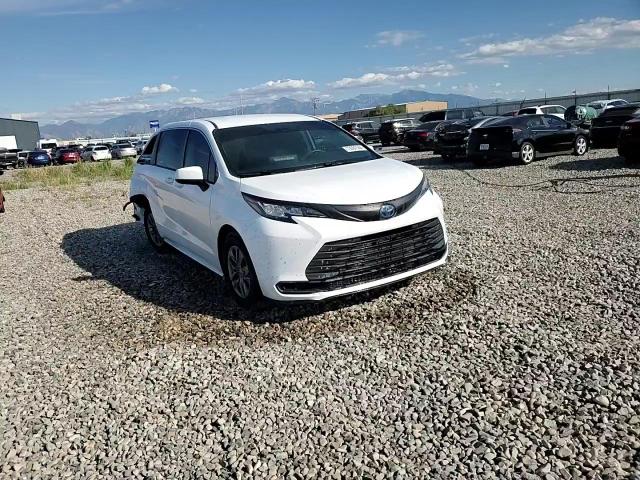 2021 TOYOTA SIENNA LE