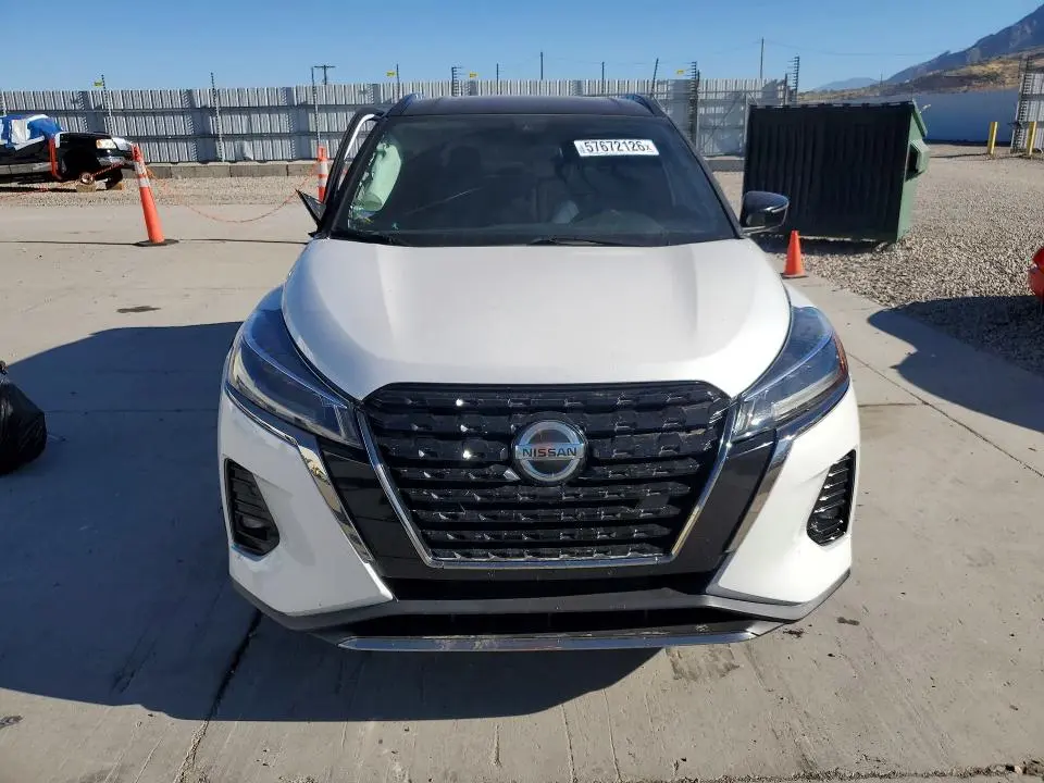 2021 NISSAN KICKS SR  
