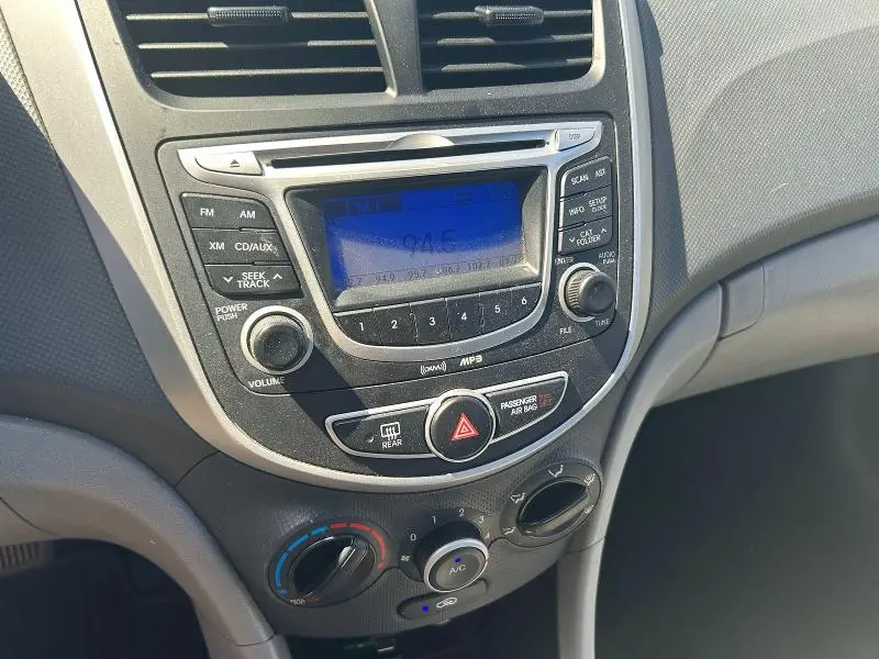 2012 HYUNDAI ACCENT GLS  