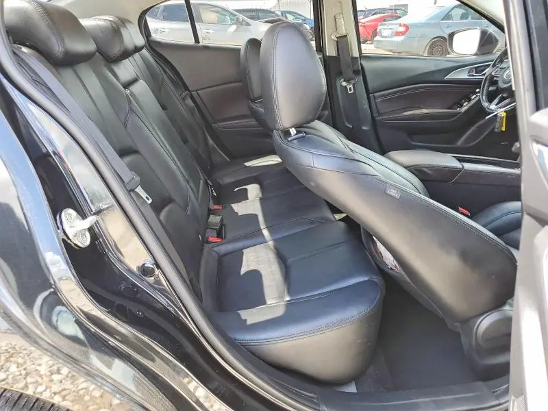 2018 MAZDA 3 TOURING  