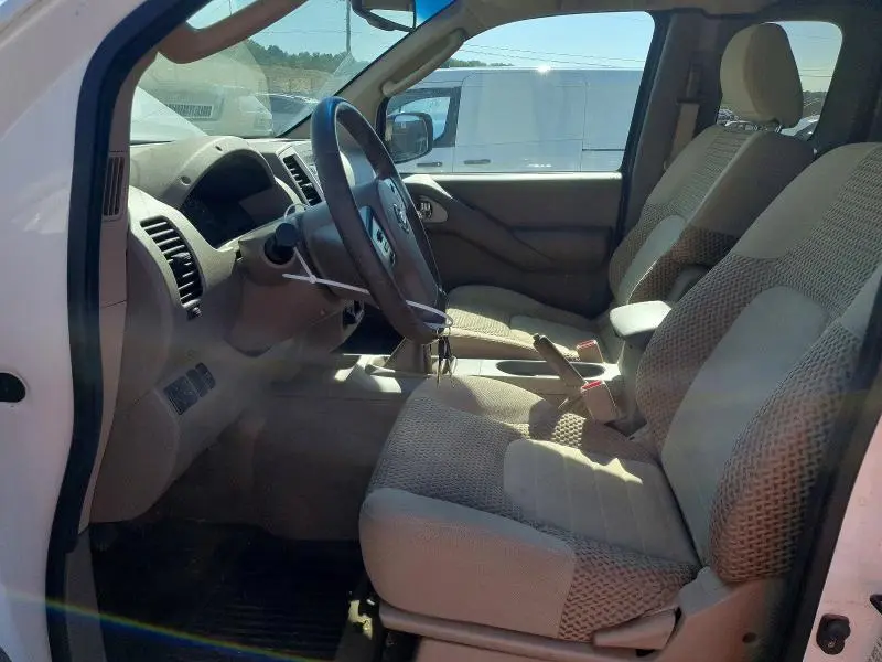 2011 NISSAN FRONTIER SV V6  