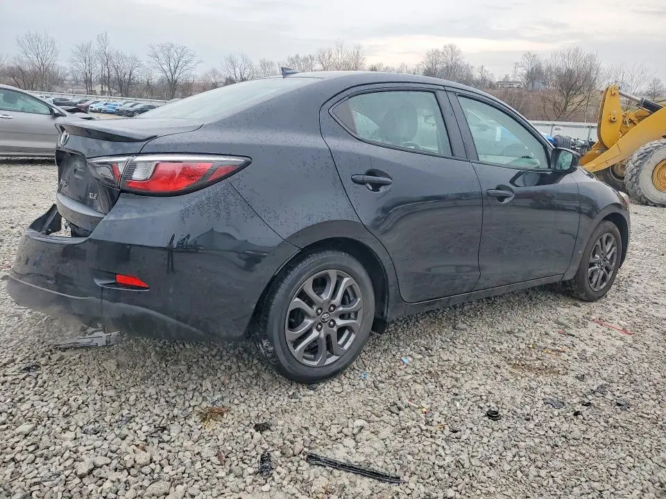 2019 TOYOTA YARIS XLE  