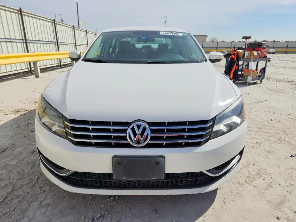 2013 VOLKSWAGEN PASSAT SE  