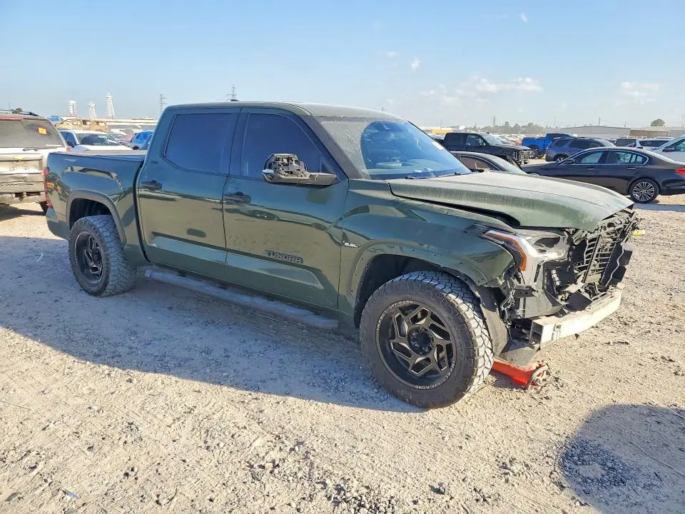 2022 TOYOTA TUNDRA SR5  