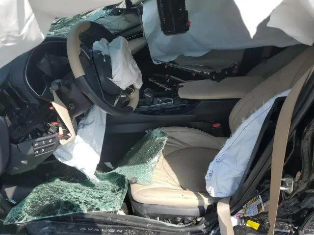 2019 TOYOTA AVALON XLE