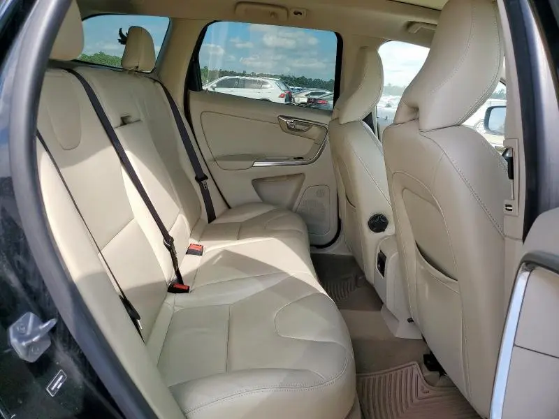 2015 VOLVO XC60 T5 PREMIER+  