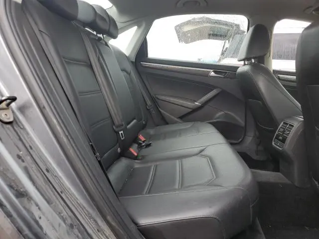 2016 VOLKSWAGEN PASSAT SE  