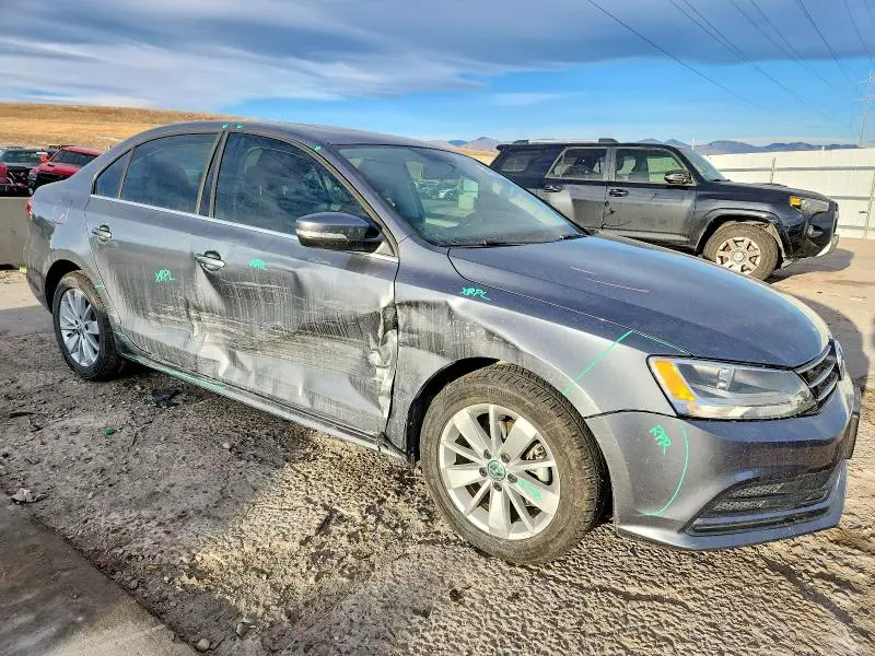 2015 VOLKSWAGEN JETTA SE  
