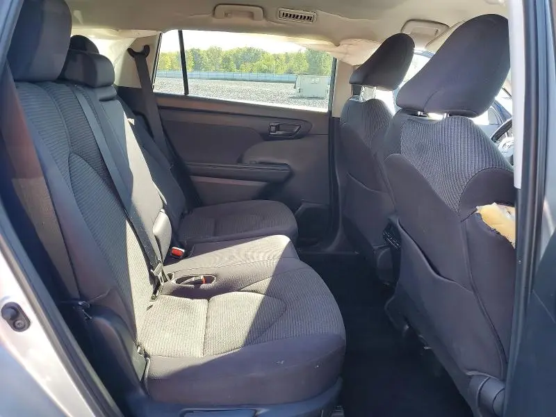 2021 TOYOTA HIGHLANDER LE  