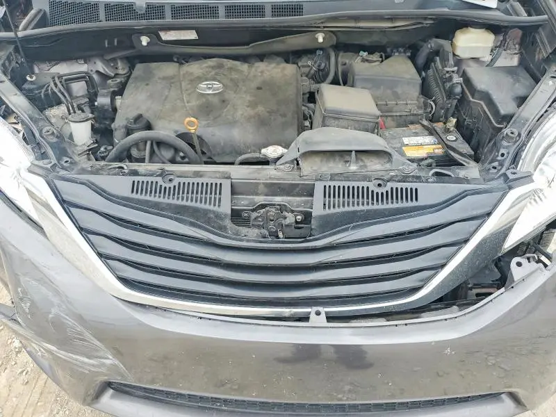 2017 TOYOTA SIENNA   