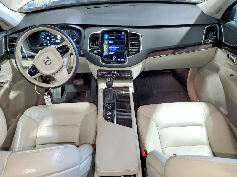 2017 VOLVO XC90 T6  