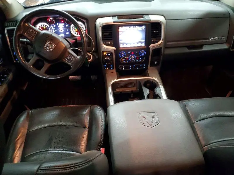 2016 RAM 1500 SLT  