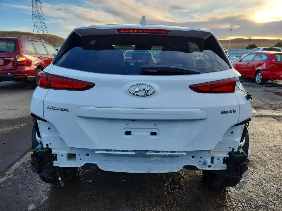 2023 HYUNDAI KONA SE  