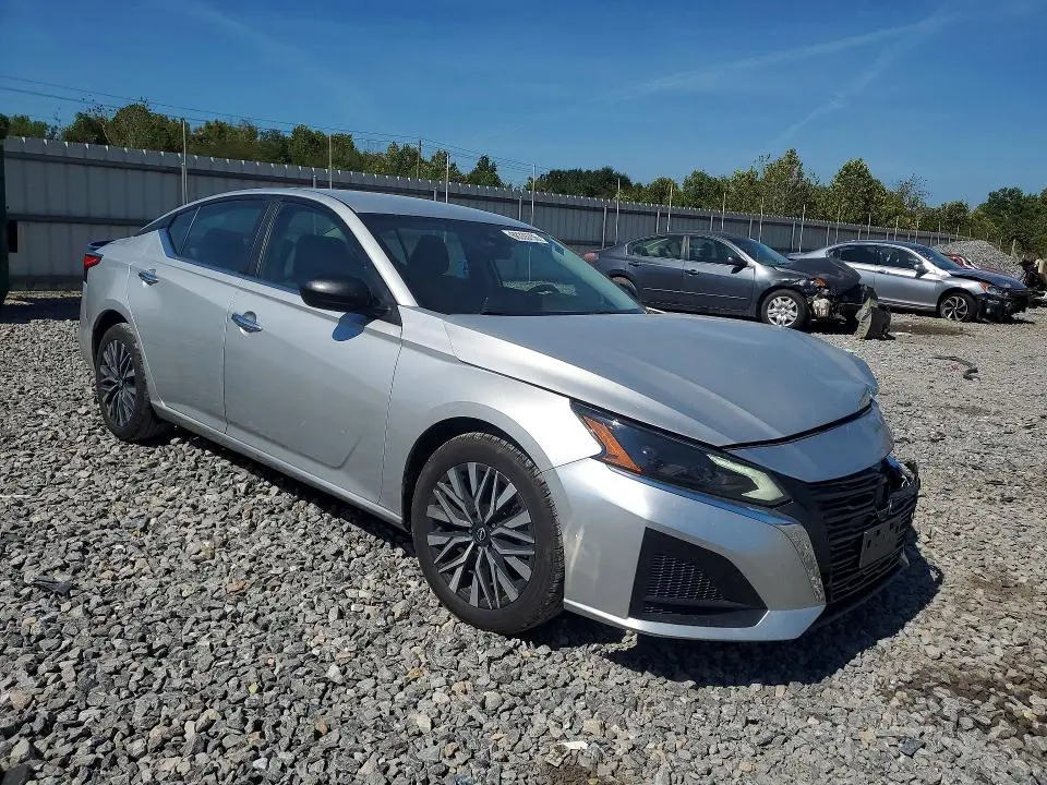 2024 NISSAN ALTIMA SV  