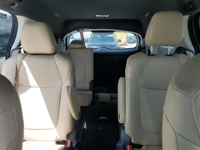 2024 TOYOTA SIENNA XLE  