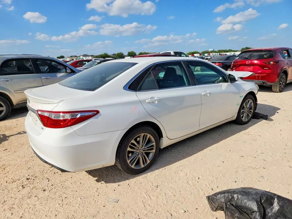 2015 TOYOTA CAMRY SE  