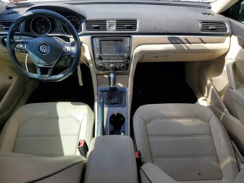 2016 VOLKSWAGEN PASSAT SE  