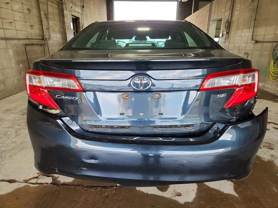 2014 TOYOTA CAMRY SE  