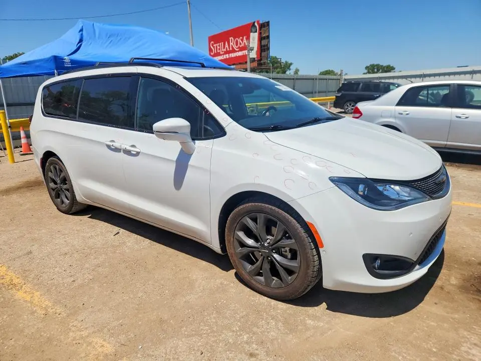 2019 CHRYSLER PACIFICA LIMITED  