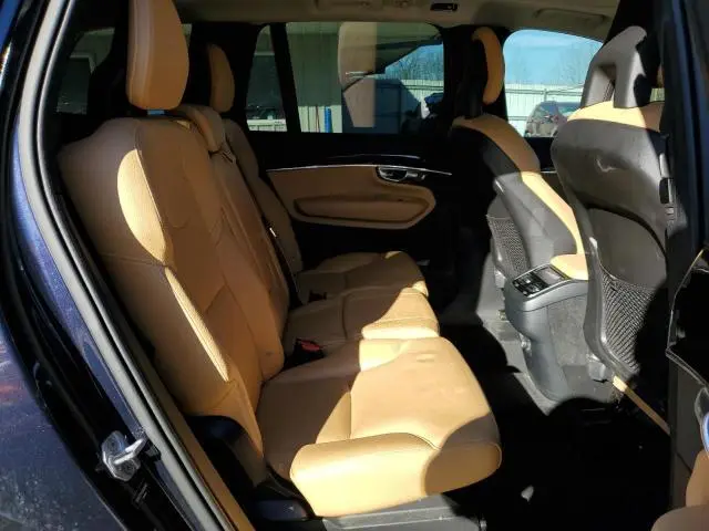 2016 VOLVO XC90 T6  