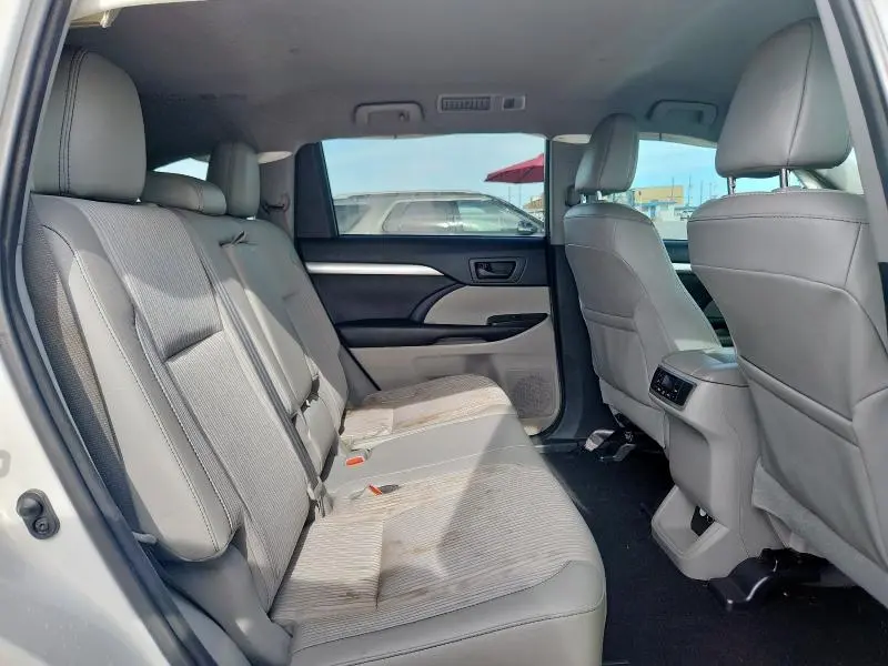 2016 TOYOTA HIGHLANDER LE  