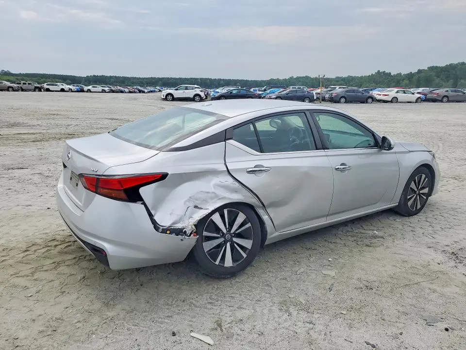 2022 NISSAN ALTIMA SV  