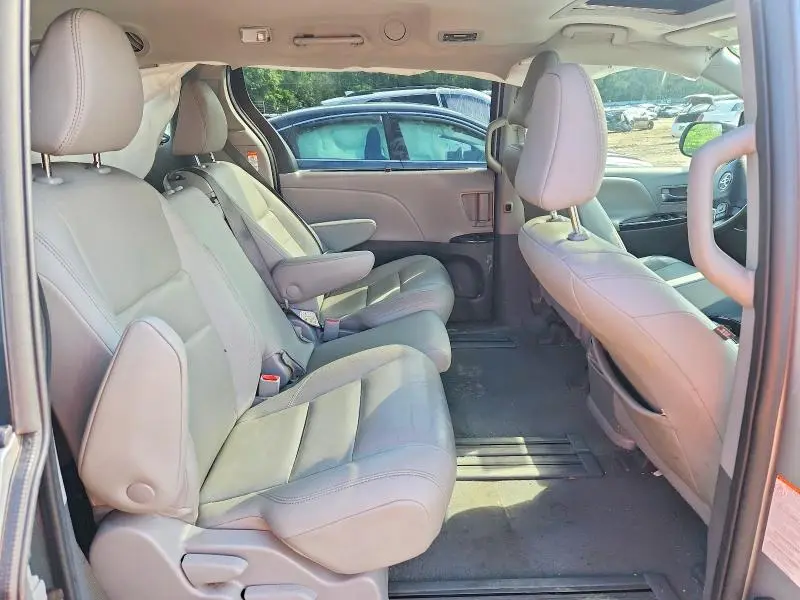 2020 TOYOTA SIENNA XLE 8-PASSENGER  
