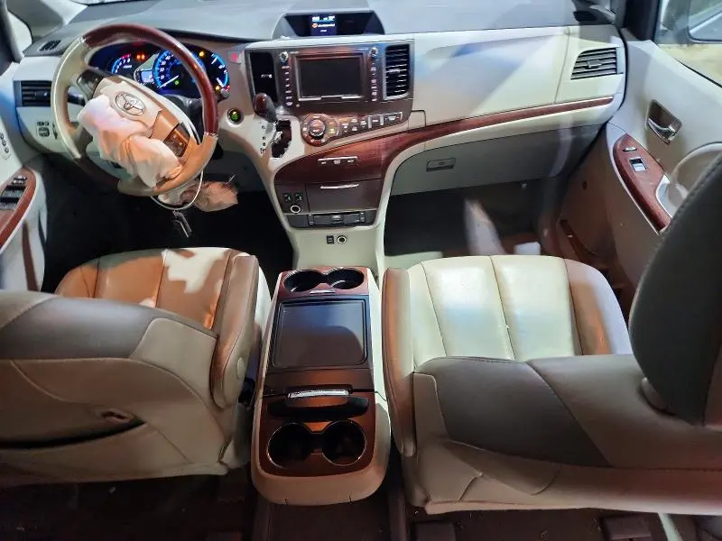 2013 TOYOTA SIENNA LIMITED 7-PASSENGER  