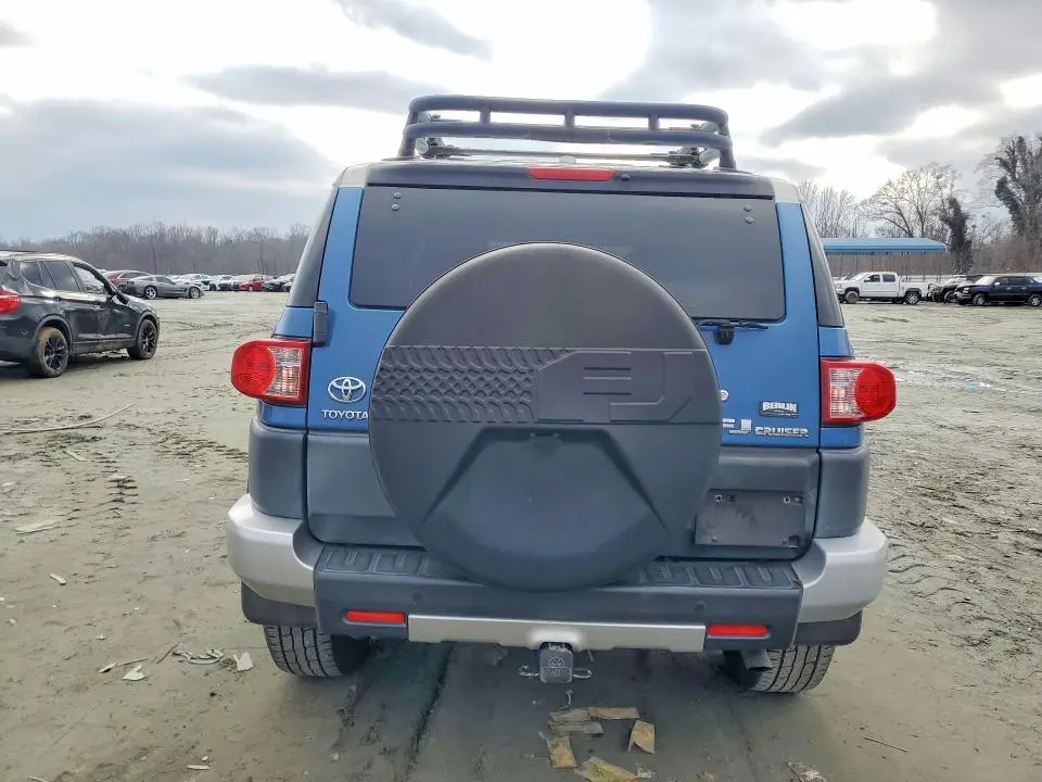 2011 TOYOTA FJ CRUISER   