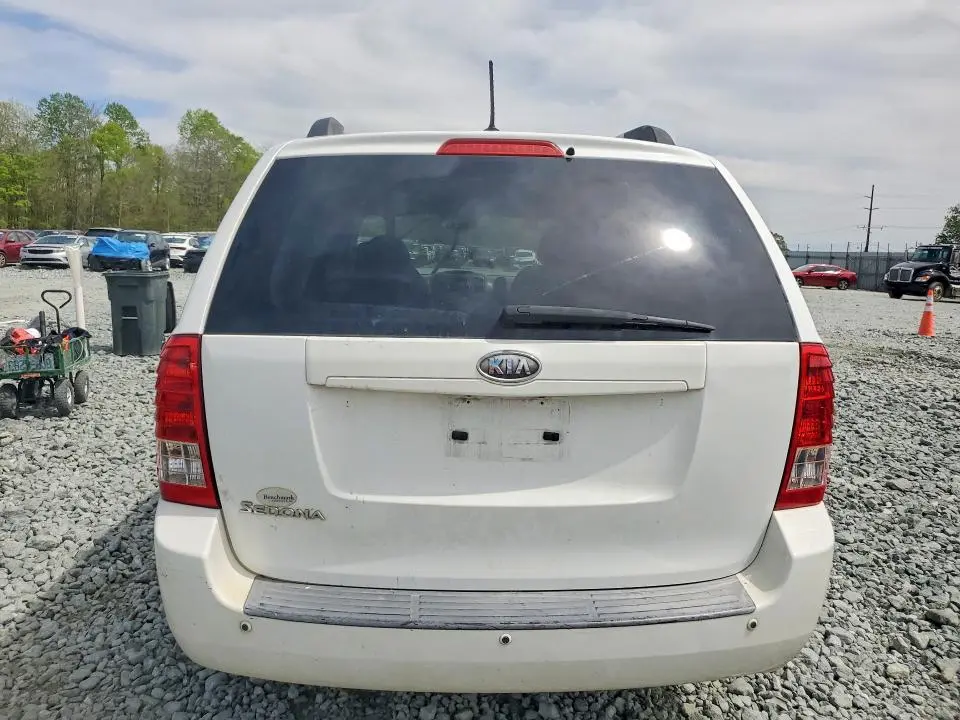 2011 KIA SEDONA LX  