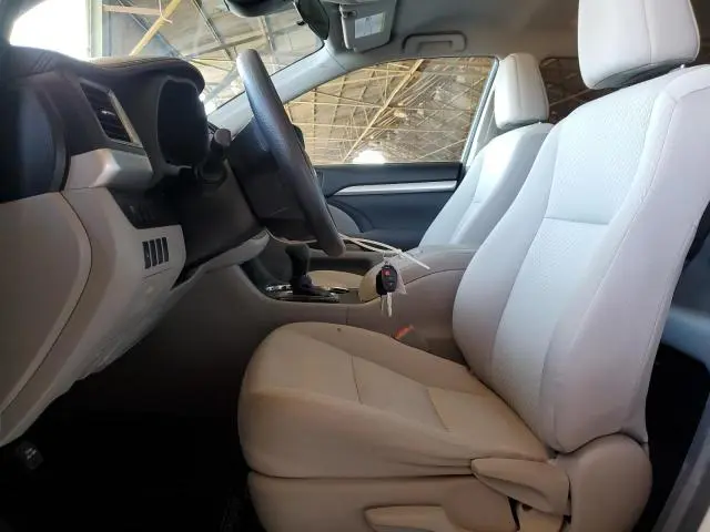 2017 TOYOTA HIGHLANDER LE  