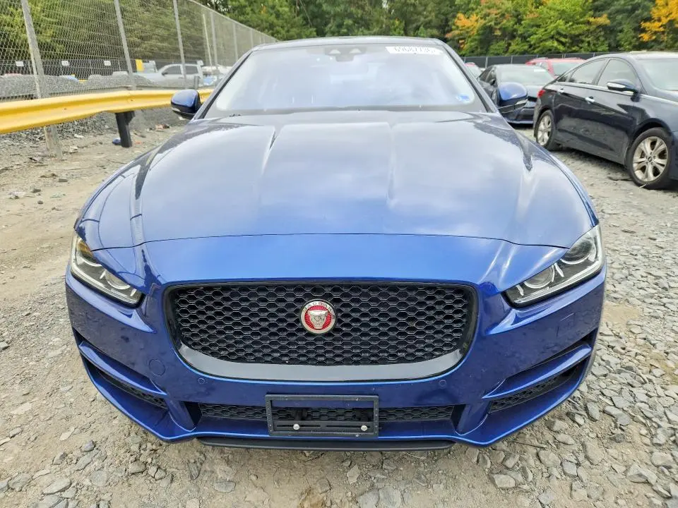 2017 JAGUAR XE PRESTIGE  