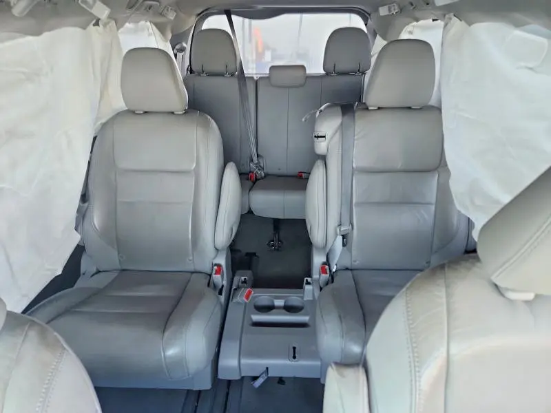 2017 TOYOTA SIENNA XLE 8-PASSENGER  