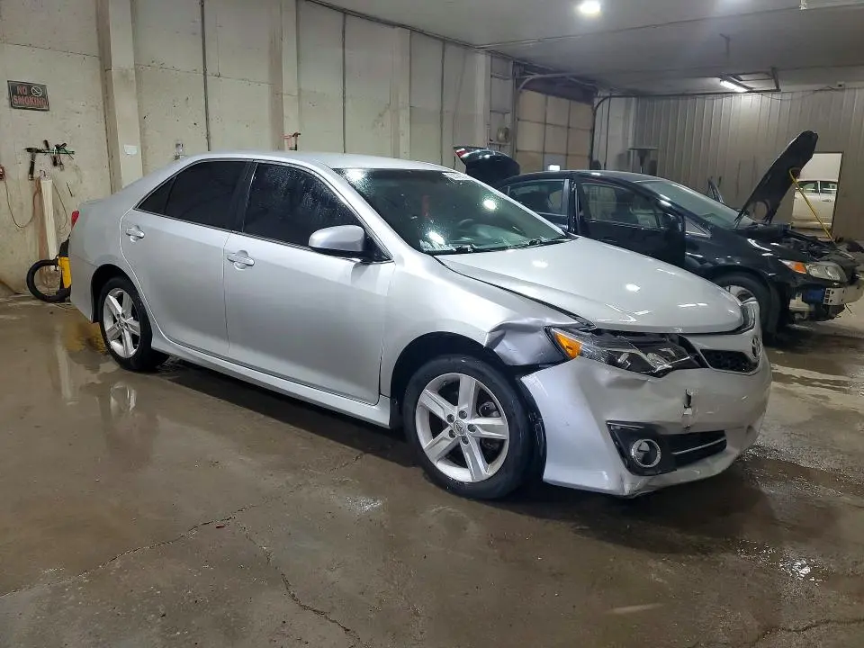 2014 TOYOTA CAMRY SE  