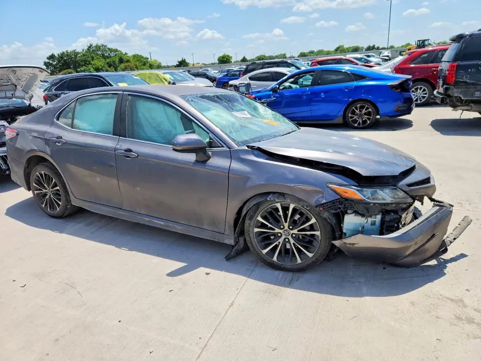 2018 TOYOTA CAMRY SE  