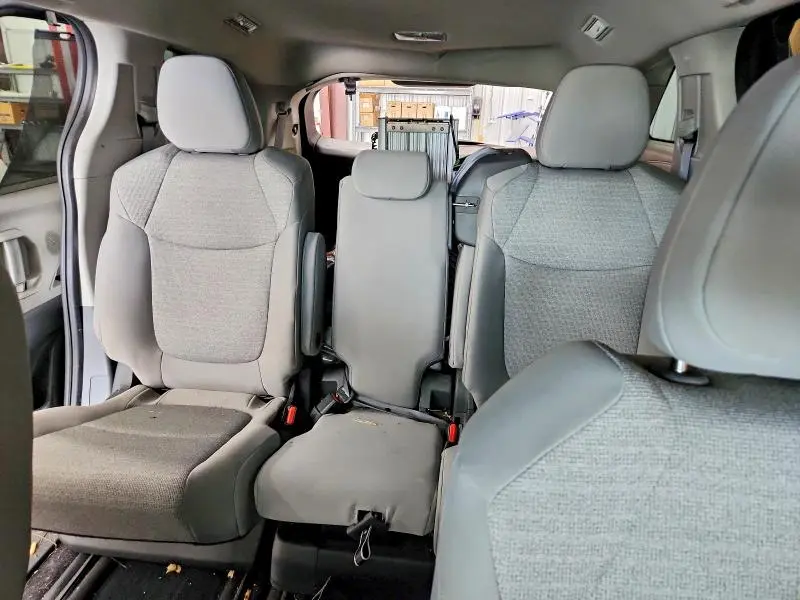 2022 TOYOTA SIENNA LE  