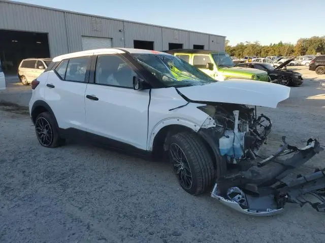 2022 NISSAN KICKS S  