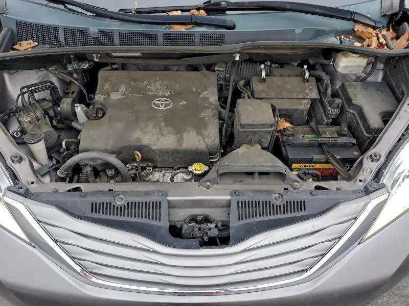 2014 TOYOTA SIENNA XLE  