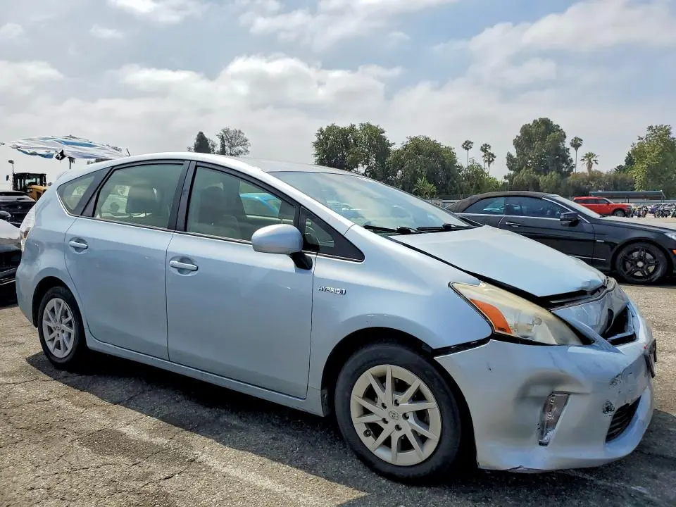 2014 TOYOTA PRIUS V TWO  