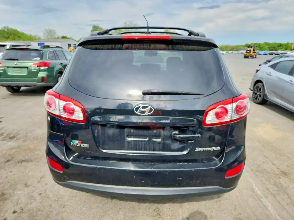 2011 HYUNDAI SANTA FE SE  