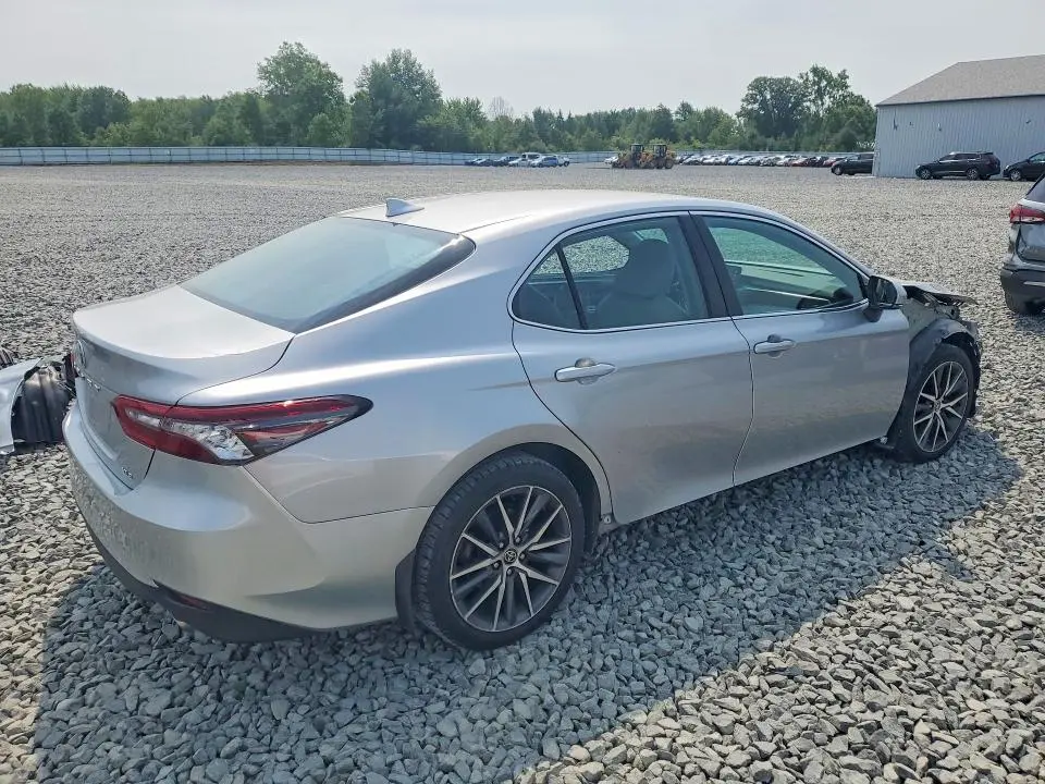 2023 TOYOTA CAMRY XLE  