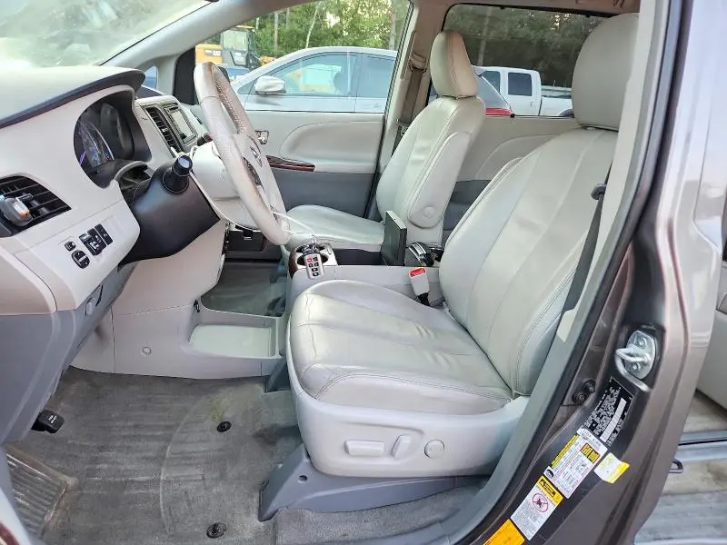 2013 TOYOTA SIENNA XLE 7-PASSENGER  