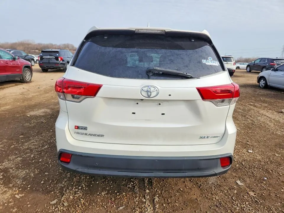 2018 TOYOTA HIGHLANDER XLE  