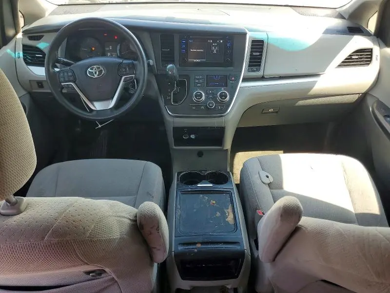 2017 TOYOTA SIENNA LE  