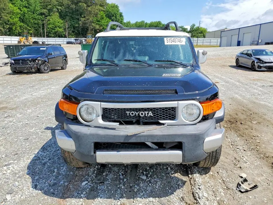 2011 TOYOTA FJ CRUISER BASE  