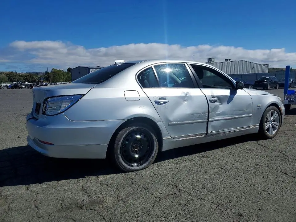 2010 BMW 528 XI  