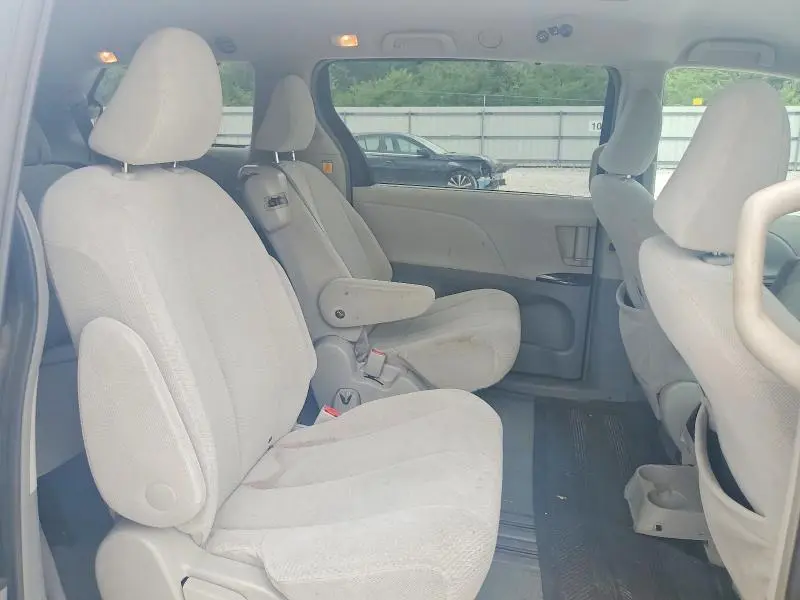 2011 TOYOTA SIENNA LE  